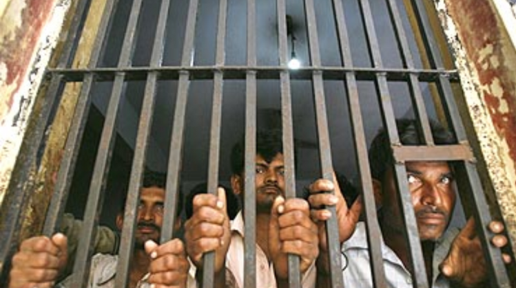 https://www.salarnews.in/public/uploads/images/newsimages/maannewsimage02012026_214443_prison viral video.png